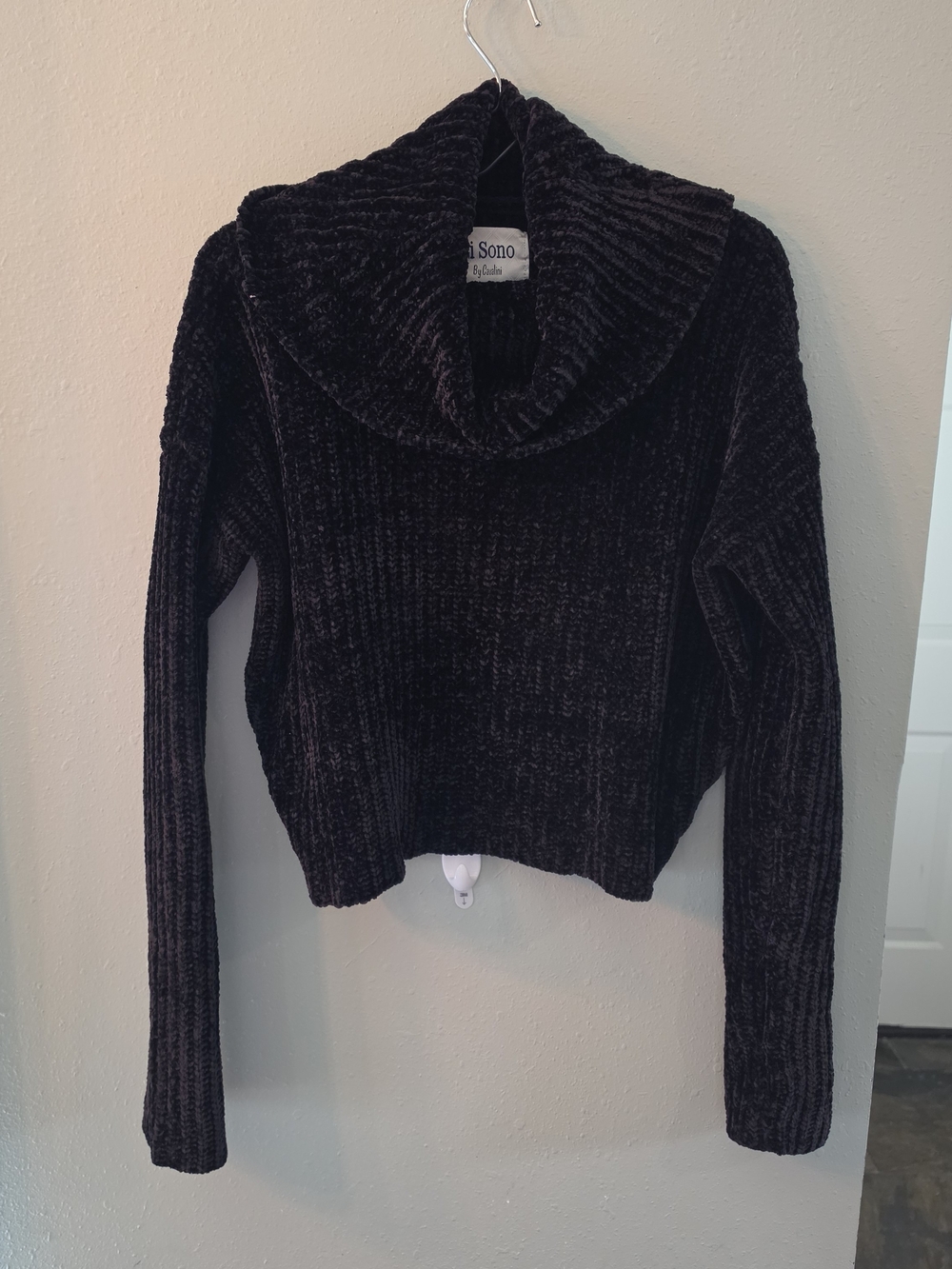 Ci Sono by Cavalini Chenille Cowl Neck Sweater Medium Black Cropped Cozy Knit